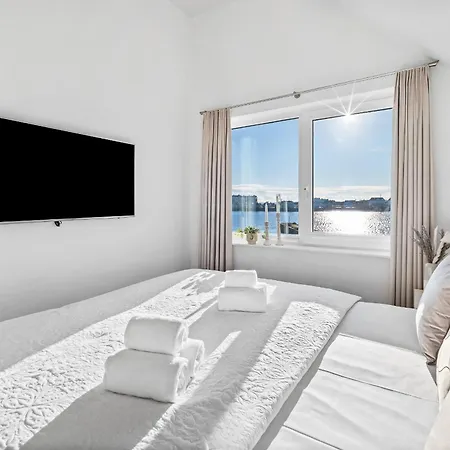 Ostsee-ferienwohnung Meeresflüstern Für 4, Modern, Meerblick, Sauna, Terrasse, Nah Am Apartamento