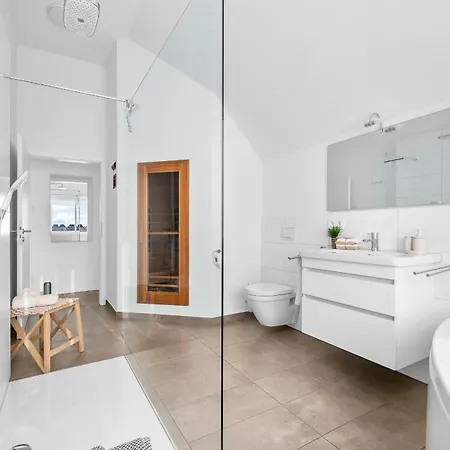 Ostsee-ferienwohnung Meeresflüstern Für 4, Modern, Meerblick, Sauna, Terrasse, Nah Am Apartamento Olpenitz