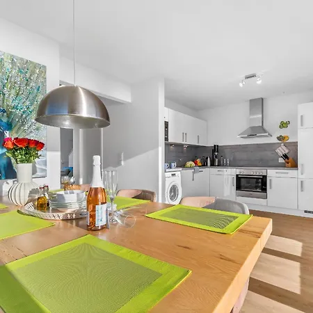 Ostsee-ferienwohnung Meeresflüstern Für 4, Modern, Meerblick, Sauna, Terrasse, Nah Am Apartamento *